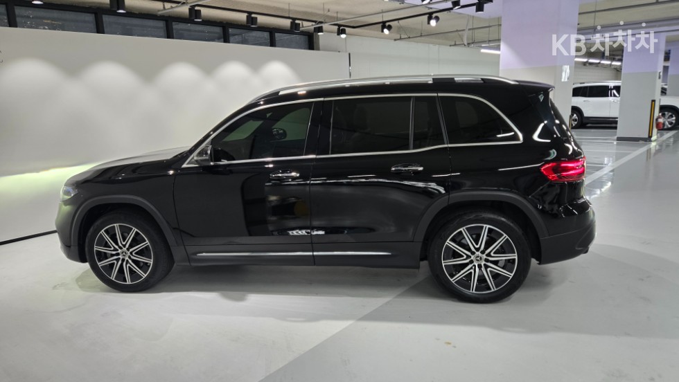Mercedes-Benz EQB — miniaturë 8
