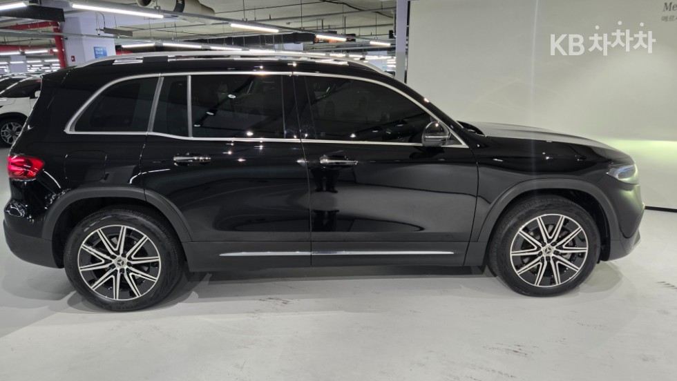 Mercedes-Benz EQB — miniaturë 9