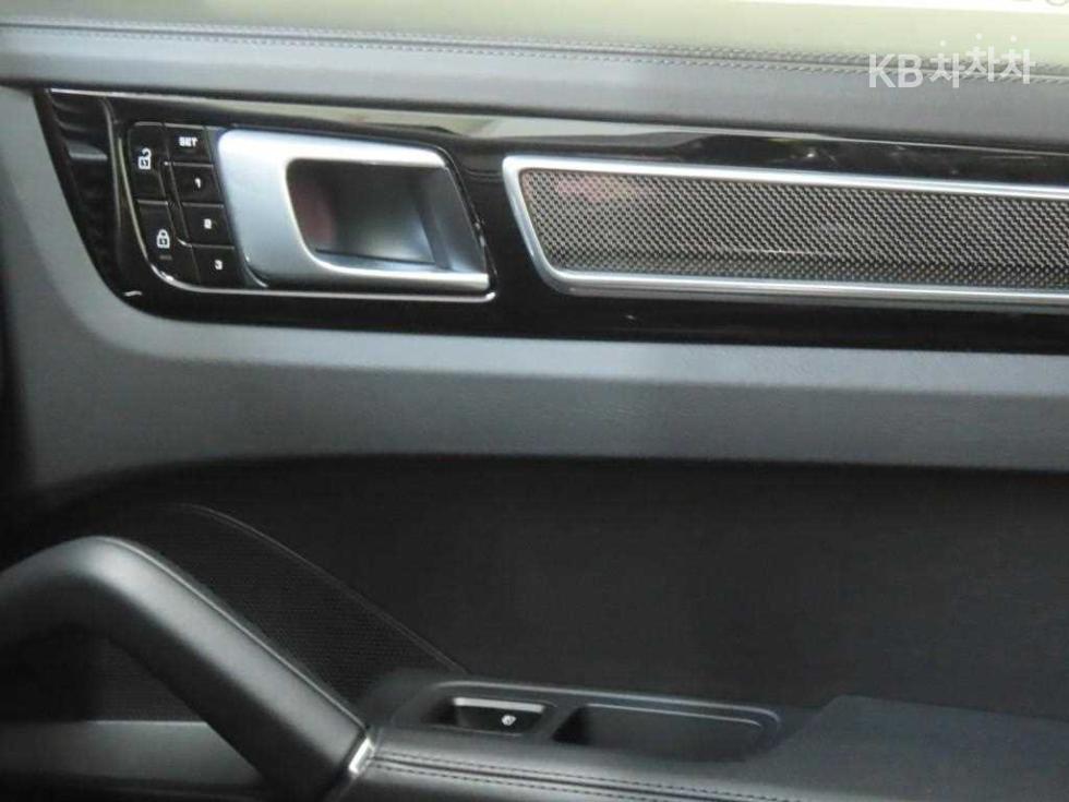 Porsche Cayenne — miniaturë 14