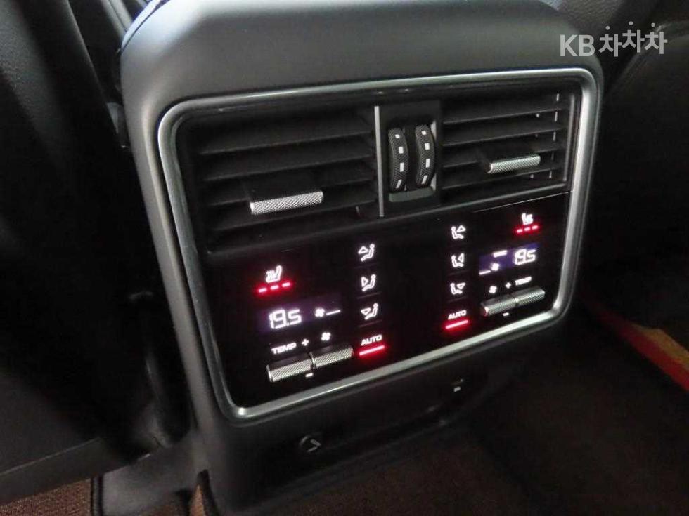 Porsche Cayenne — miniaturë 15