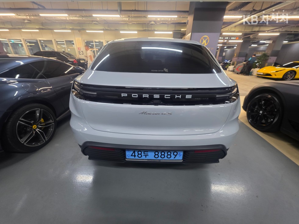 Porsche Macan — miniaturë 3