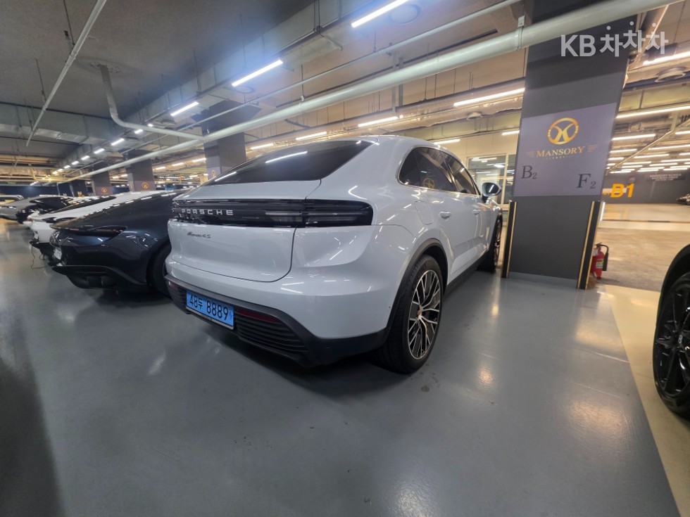 Porsche Macan — miniaturë 4