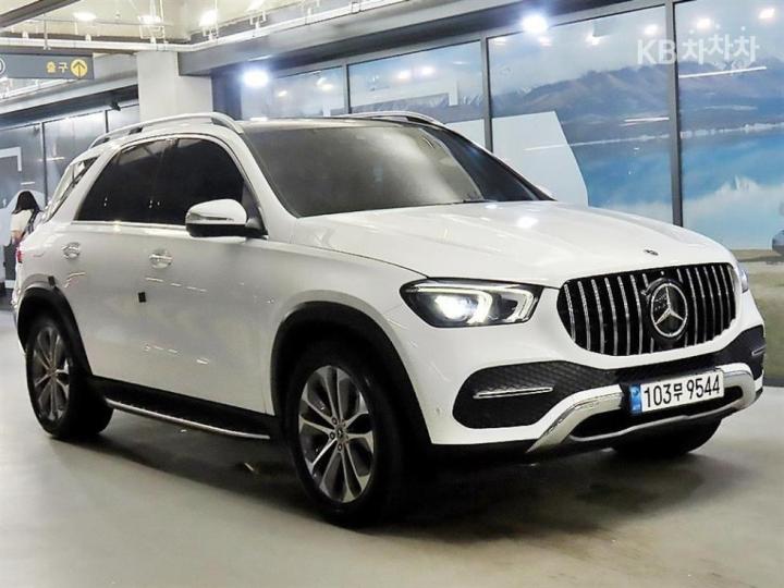 Mercedes-Benz GLE 300 d 4Matic — foto 1