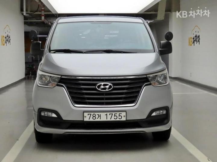 Hyundai Starex Wagon 12-Seater Smart — foto 1