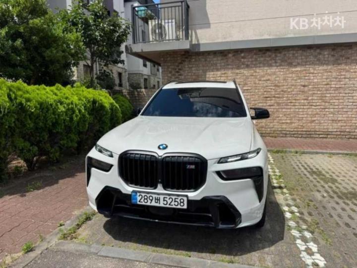BMW X7 M60i xDrive — foto 1