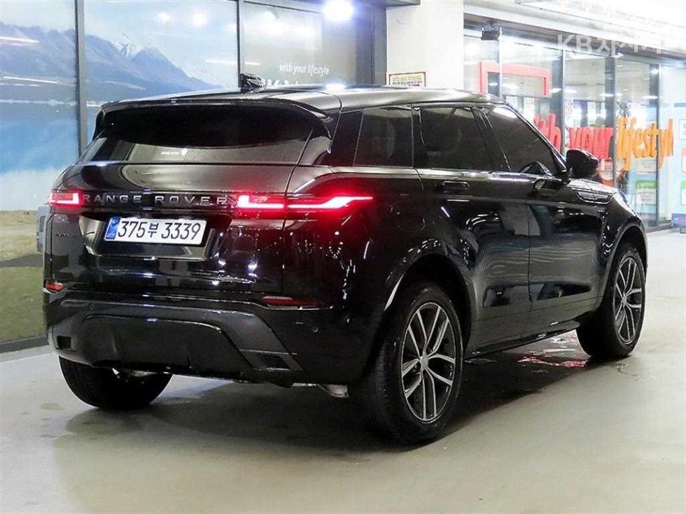 2025 Land Rover Used Car photo