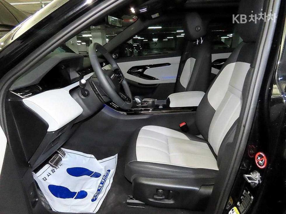 2025 Land Rover Used Car photo