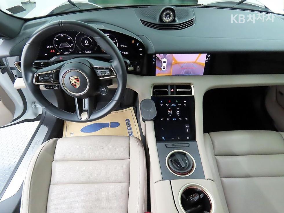 Porsche Taycan — miniaturë 7