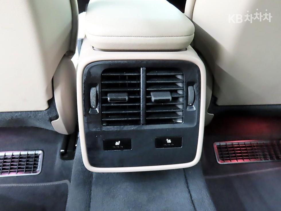 Porsche Taycan — miniaturë 13