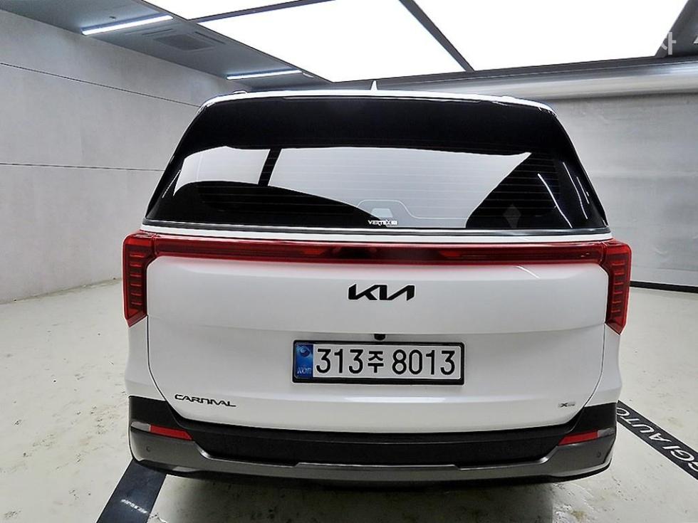2025 Kia 4 photo