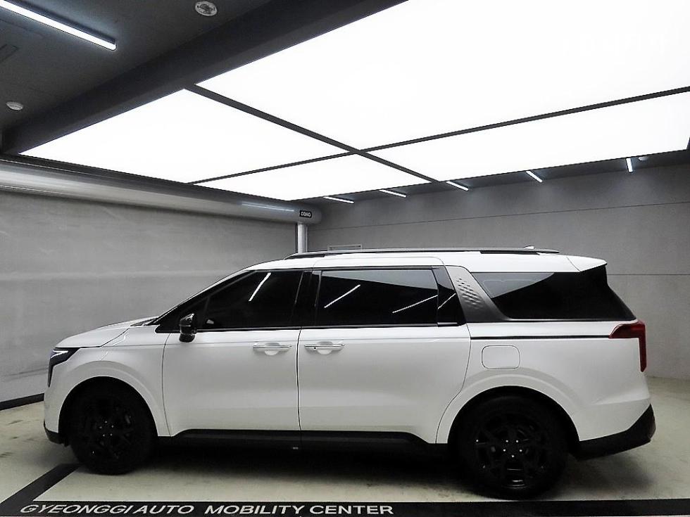 2025 Kia 4 photo
