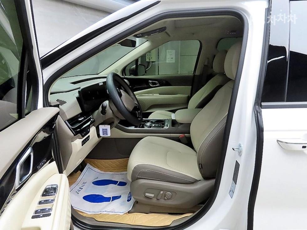 2025 Kia 4 photo