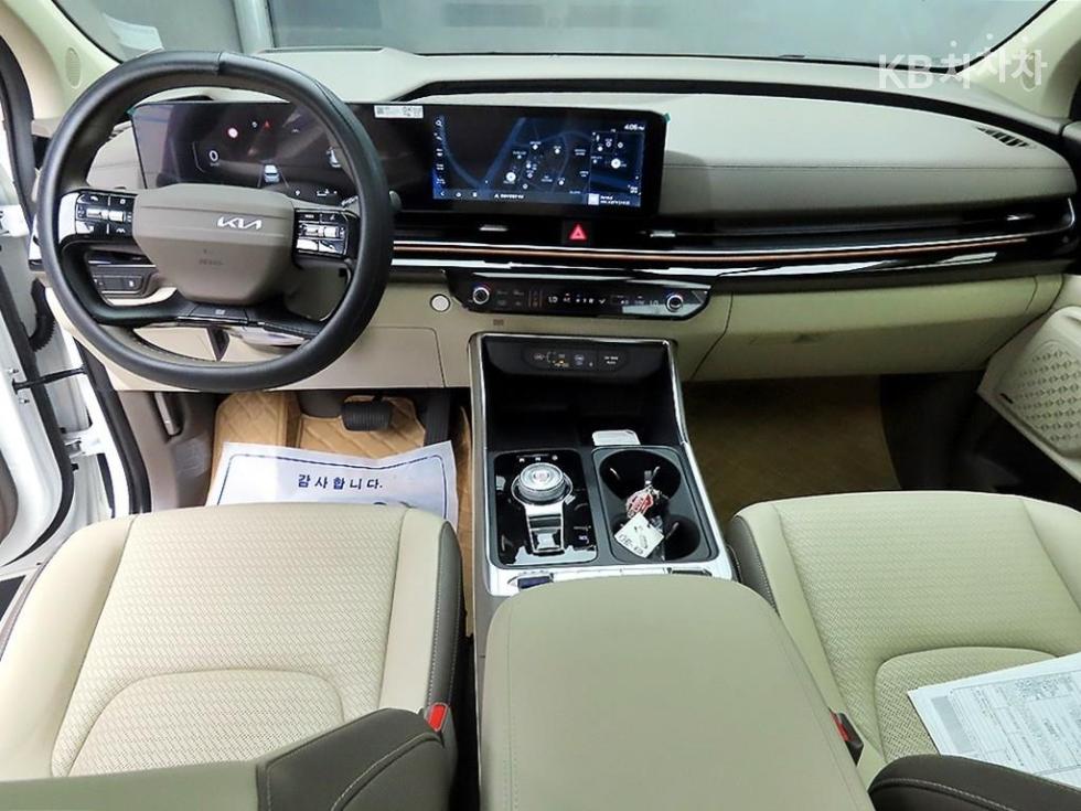 2025 Kia 4 photo