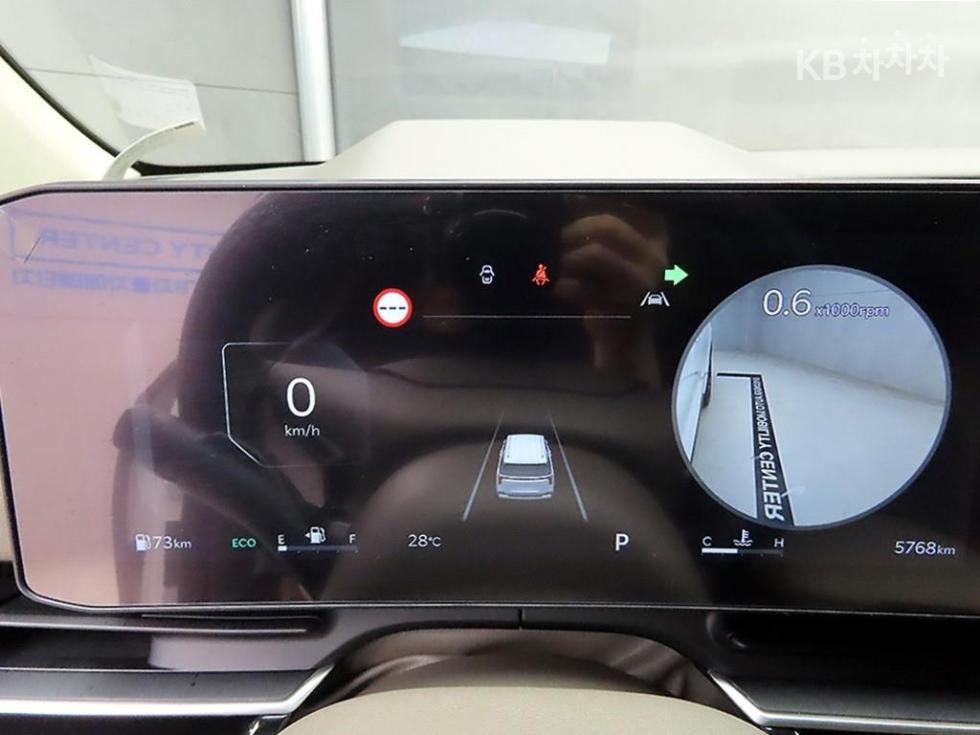 2025 Kia 4 photo