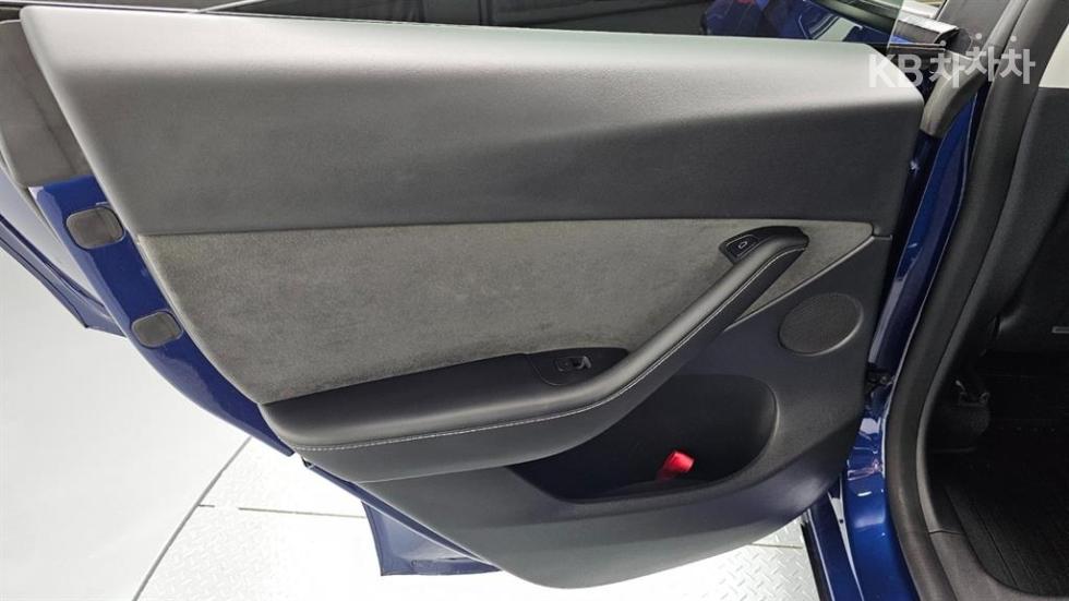 Tesla Model Y — miniaturë 7