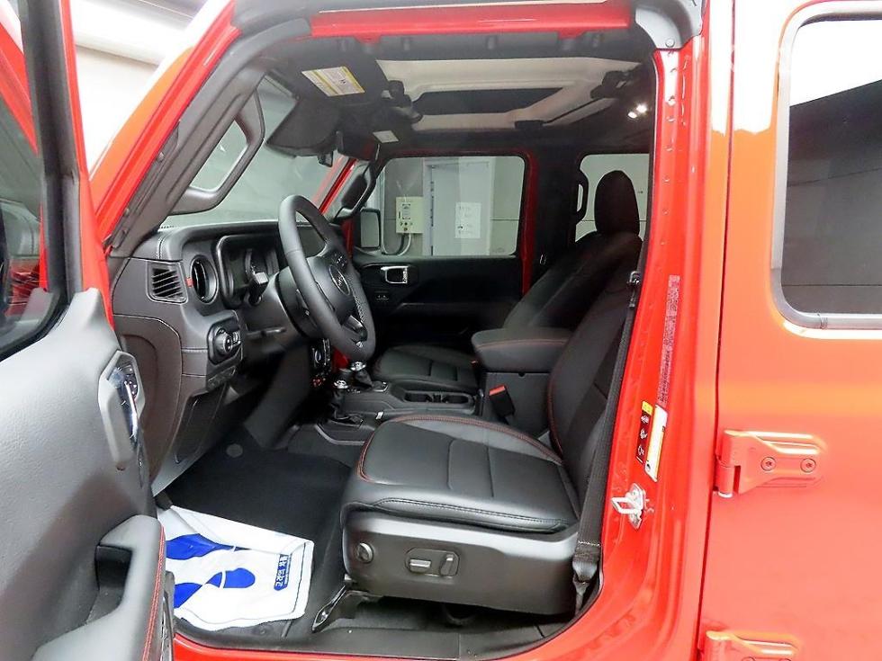 2025 Jeep (JL) photo