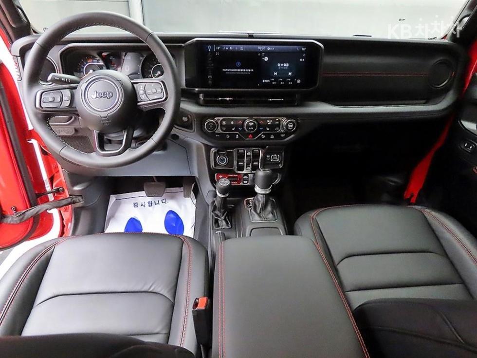 2025 Jeep (JL) photo