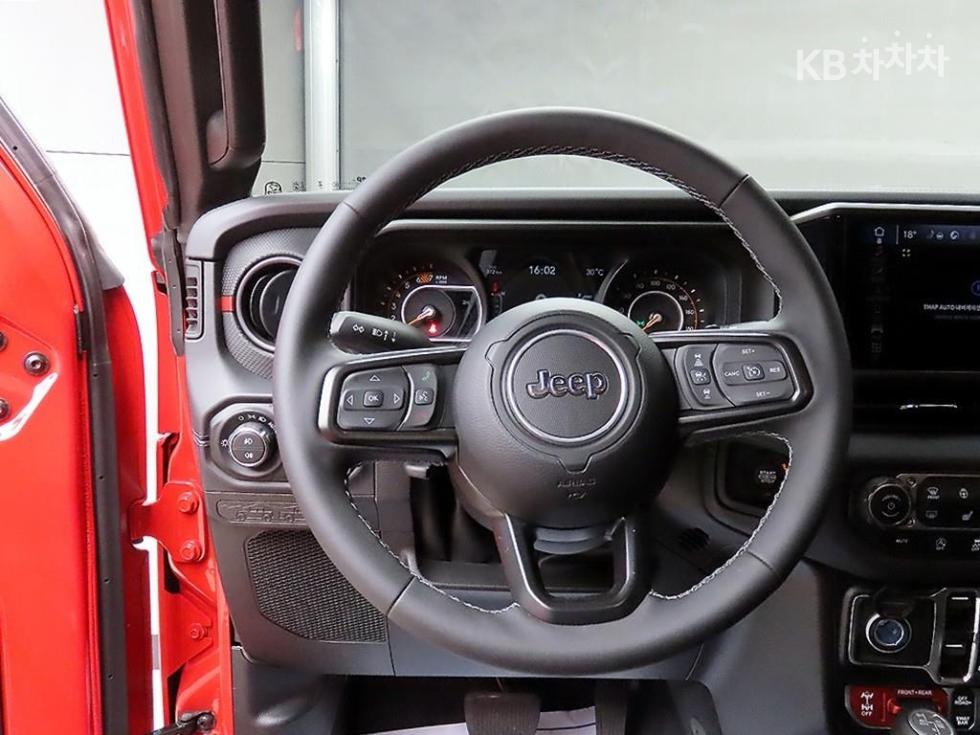 2025 Jeep (JL) photo