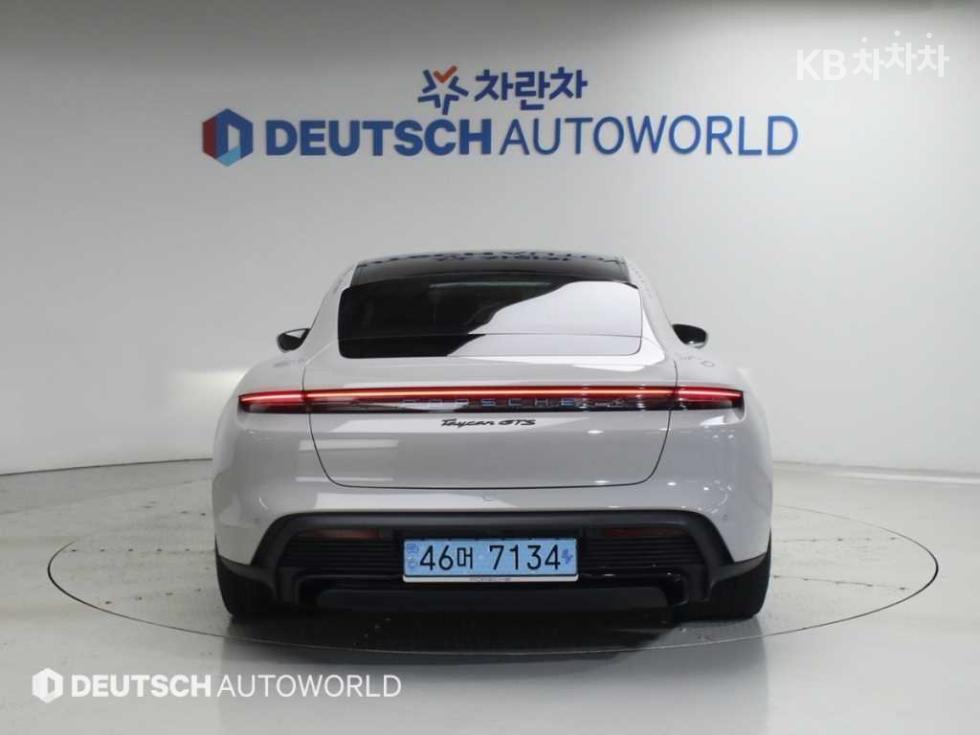 Porsche Taycan — miniaturë 4