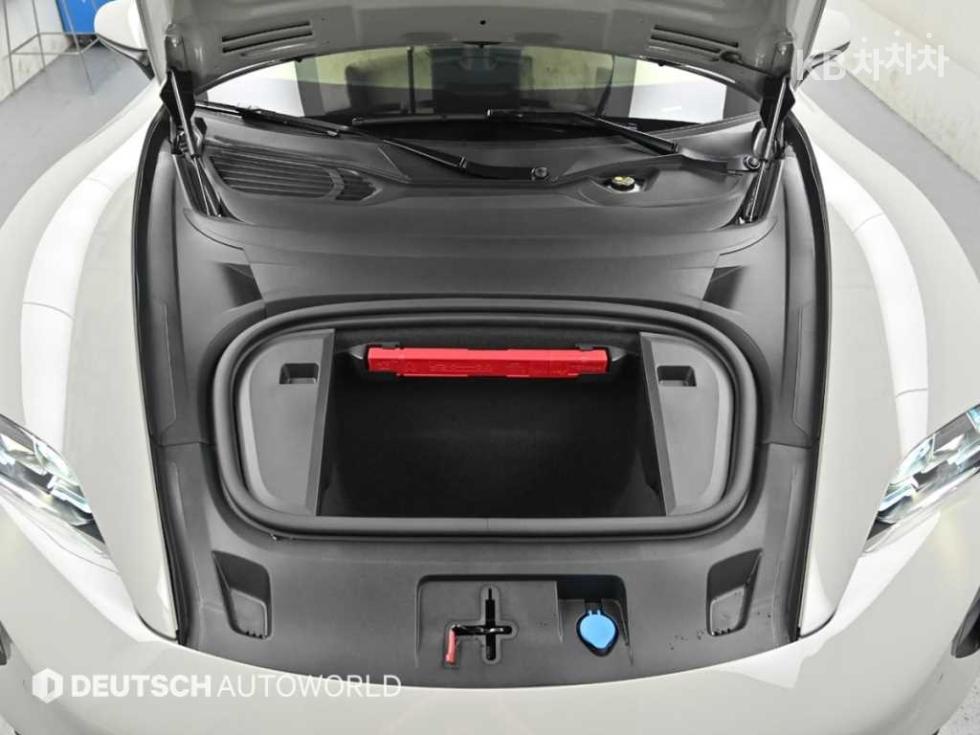 Porsche Taycan — miniaturë 6
