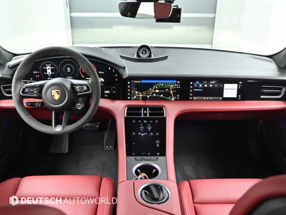 Porsche Taycan — miniaturë 7