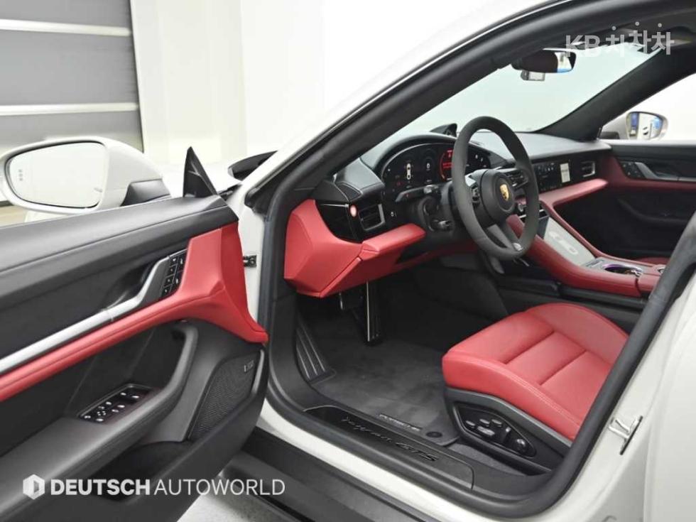 Porsche Taycan — miniaturë 11