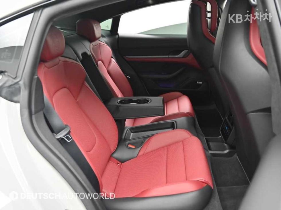 Porsche Taycan — miniaturë 12