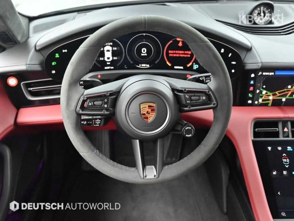 Porsche Taycan — miniaturë 13