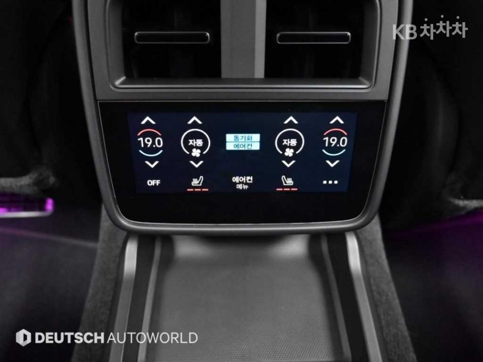 Porsche Taycan — miniaturë 16
