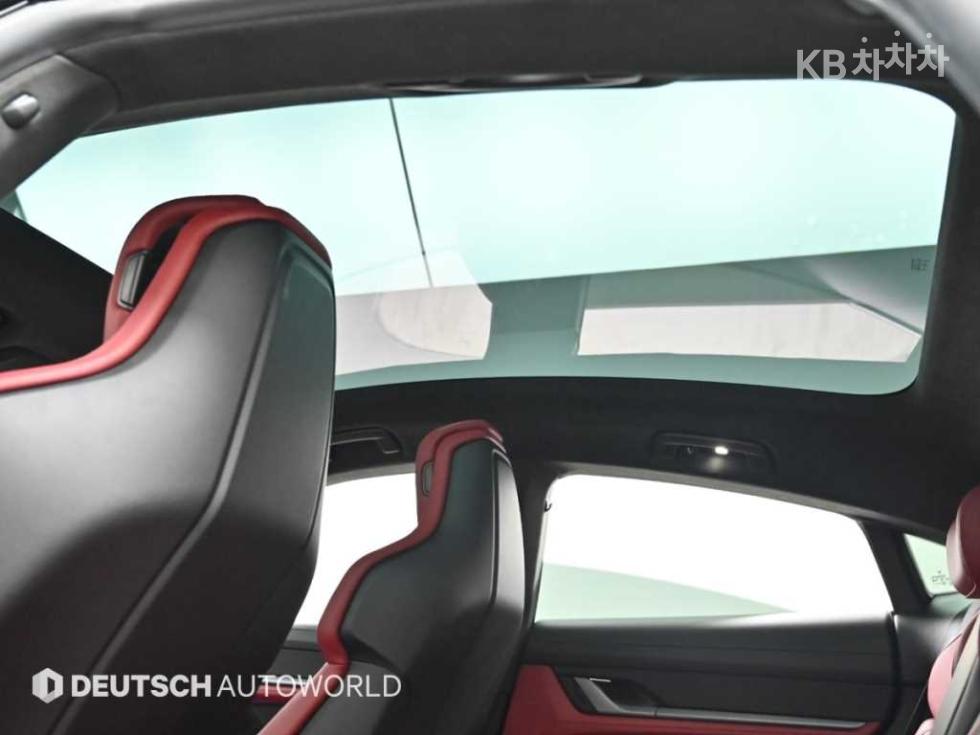 Porsche Taycan — miniaturë 18