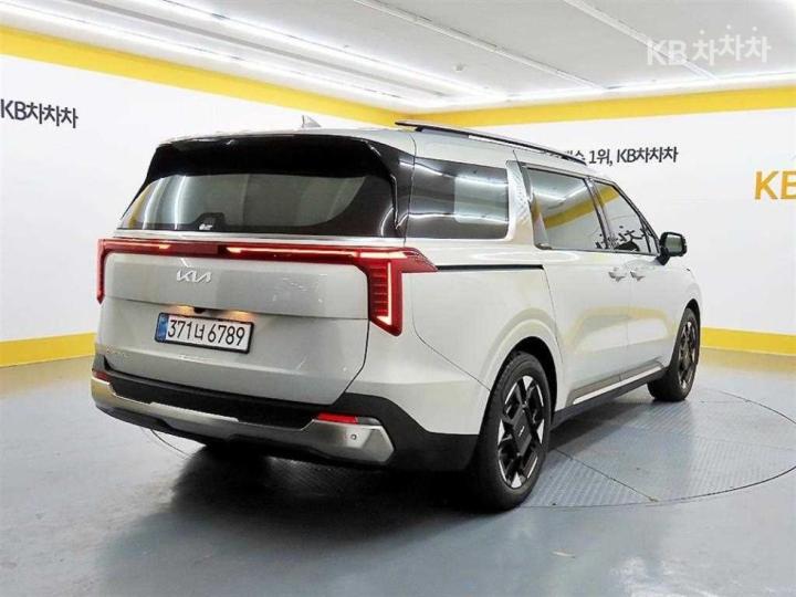 Kia Carnival — miniaturë 4