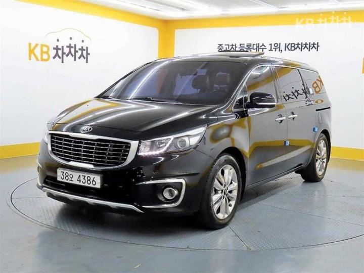 Kia Carnival 9-seater Prestige — foto 1