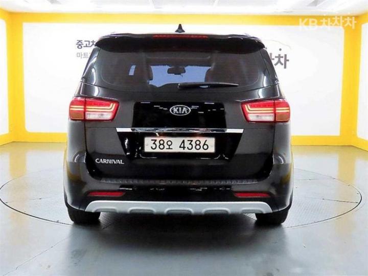 Kia Carnival — miniaturë 4