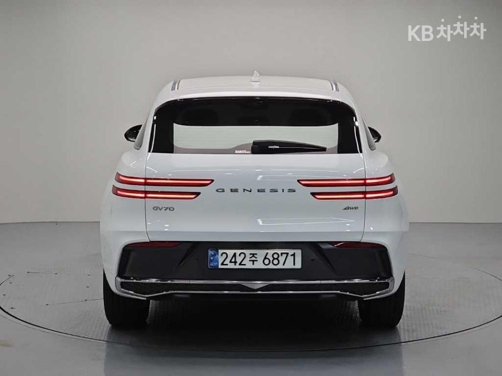 2024 Genesis GV70 photo