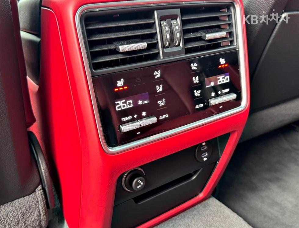 Porsche Cayenne — miniaturë 13