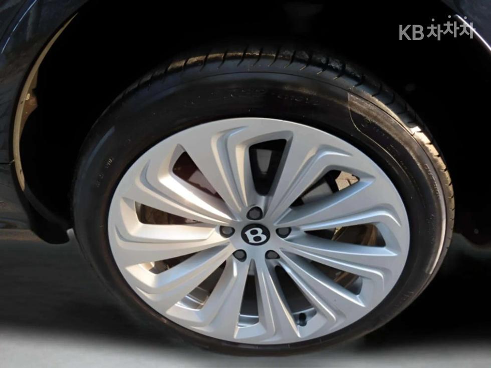 2023 Bentley Used Car photo