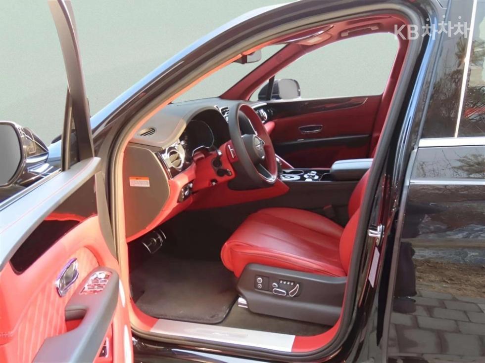 2023 Bentley Used Car photo