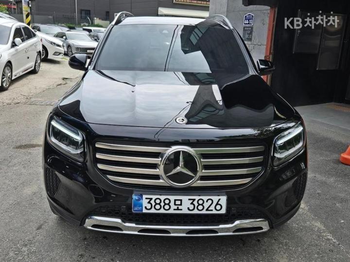 Mercedes-Benz GLB 200 d — foto 1