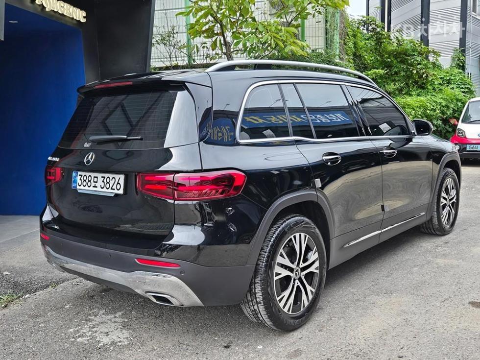 Mercedes-Benz GLB — miniaturë 3