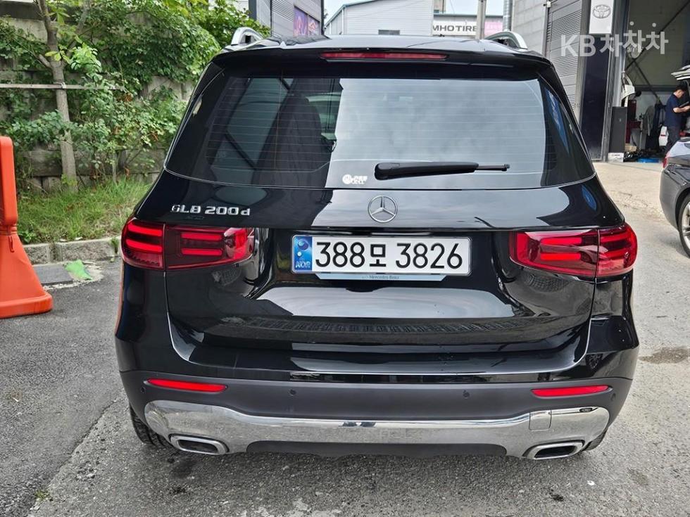 Mercedes-Benz GLB — miniaturë 4