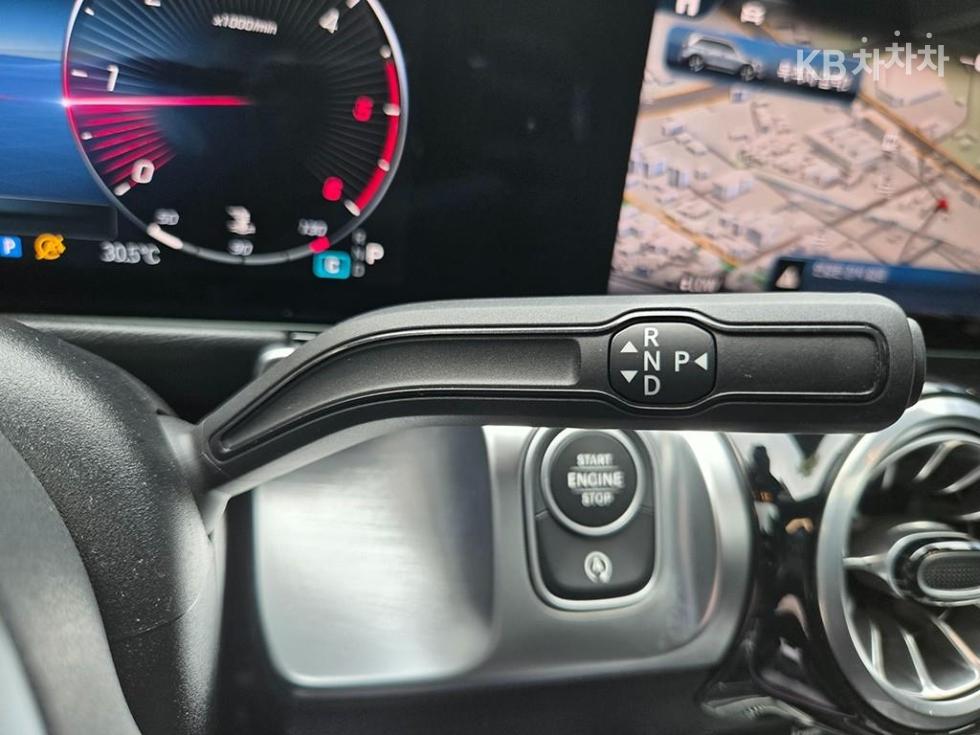 Mercedes-Benz GLB — miniaturë 11