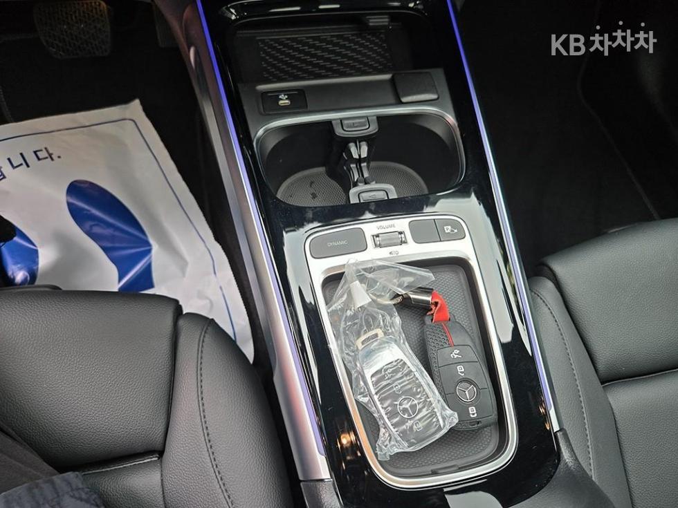 Mercedes-Benz GLB — miniaturë 12