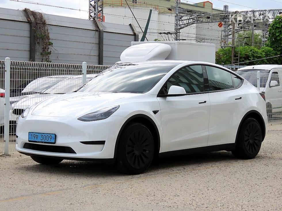 Tesla Model Y — miniaturë 2