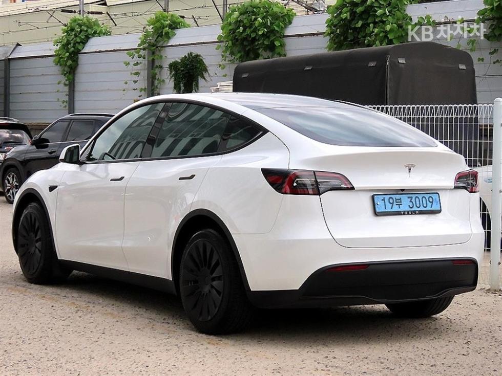 Tesla Model Y — miniaturë 3