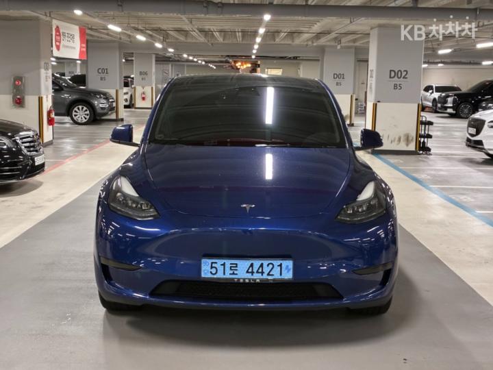 Tesla Model Y RWD — foto 1