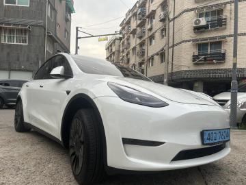 Tesla Model Y Long Range — foto 1