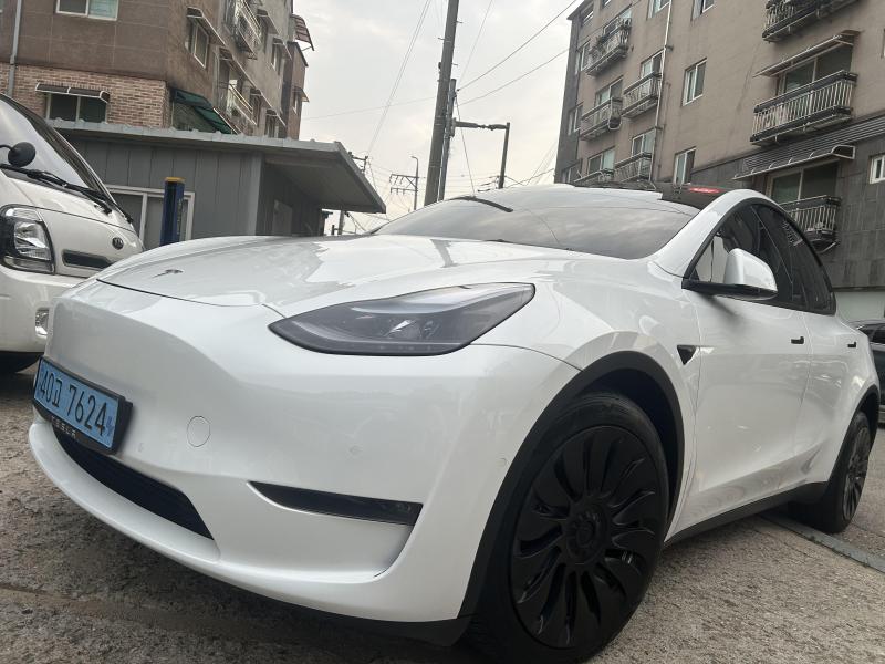 Tesla Model Y — miniaturë 2