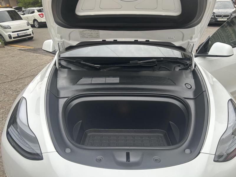 Tesla Model Y — miniaturë 5