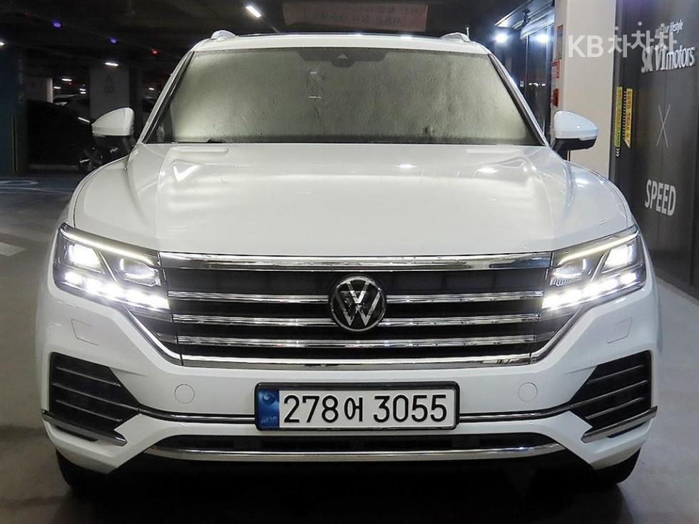 2023 Volkswagen 3 photo