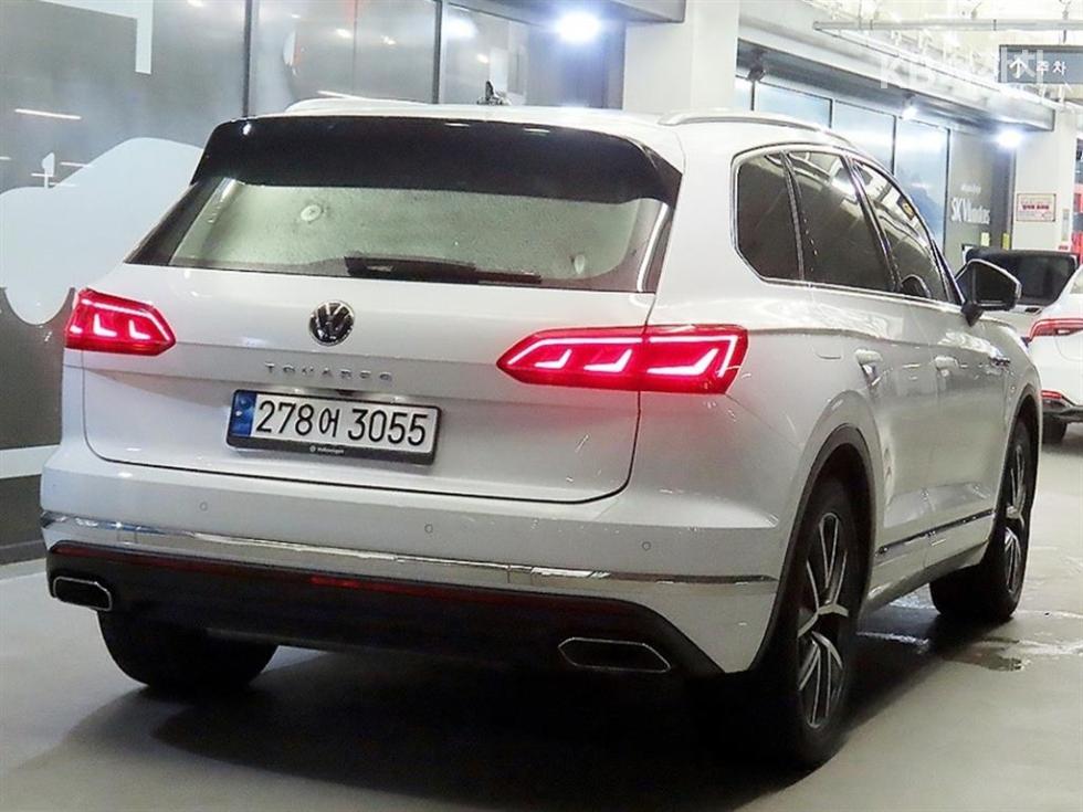 2023 Volkswagen 3 photo